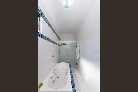 Apartamento à venda com 214m², 4 quartos e 2 vagas Apartamento à venda com 214m², 4 quartos e 2 vagasBanheiro da Suíte 1