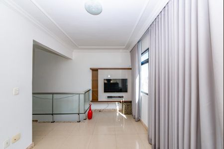 Apartamento à venda com 214m², 4 quartos e 2 vagas Apartamento à venda com 214m², 4 quartos e 2 vagasSala 2