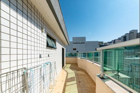 Apartamento à venda com 214m², 4 quartos e 2 vagas Apartamento à venda com 214m², 4 quartos e 2 vagasVaranda