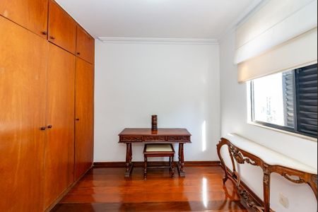 Apartamento à venda com 214m², 4 quartos e 2 vagas Apartamento à venda com 214m², 4 quartos e 2 vagasQuarto 3