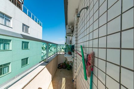 Apartamento à venda com 214m², 4 quartos e 2 vagas Apartamento à venda com 214m², 4 quartos e 2 vagasVaranda