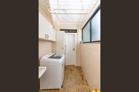 Apartamento à venda com 214m², 4 quartos e 2 vagas Apartamento à venda com 214m², 4 quartos e 2 vagasÁrea de Serviço