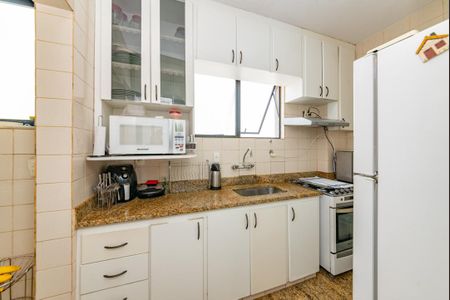 Apartamento à venda com 214m², 4 quartos e 2 vagas Apartamento à venda com 214m², 4 quartos e 2 vagasCozinha