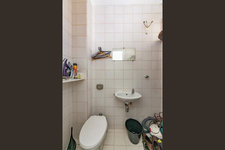 Apartamento à venda com 214m², 4 quartos e 2 vagas Apartamento à venda com 214m², 4 quartos e 2 vagasBanheiro de Serviço