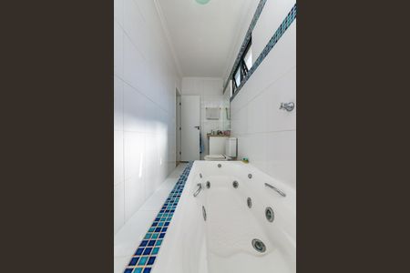 Apartamento à venda com 214m², 4 quartos e 2 vagas Apartamento à venda com 214m², 4 quartos e 2 vagasBanheiro da Suíte 1