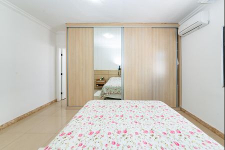 Apartamento à venda com 214m², 4 quartos e 2 vagas Apartamento à venda com 214m², 4 quartos e 2 vagasSuíte 1