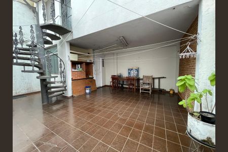 Casa à venda com 165m², 3 quartos e 2 vagas Casa à venda com 165m², 3 quartos e 2 vagasQuintal