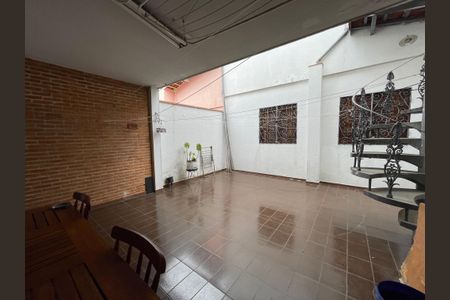 Casa à venda com 165m², 3 quartos e 2 vagas Casa à venda com 165m², 3 quartos e 2 vagasQuintal