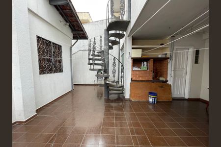 Casa à venda com 165m², 3 quartos e 2 vagas Casa à venda com 165m², 3 quartos e 2 vagasQuintal