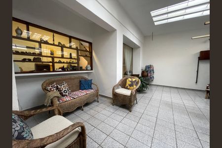 Casa à venda com 165m², 3 quartos e 2 vagas Casa à venda com 165m², 3 quartos e 2 vagasGaragem
