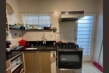 Casa à venda com 165m², 3 quartos e 2 vagas Casa à venda com 165m², 3 quartos e 2 vagasCozinha