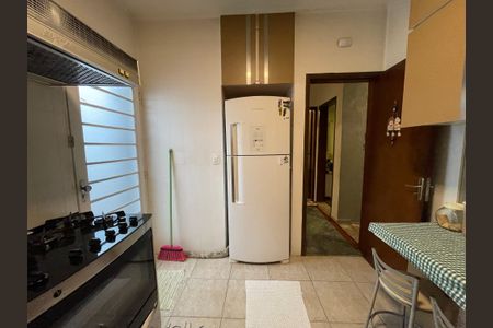 Casa à venda com 165m², 3 quartos e 2 vagas Casa à venda com 165m², 3 quartos e 2 vagasCozinha