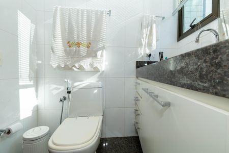 Apartamento à venda com 208m², 4 quartos e 4 vagas Apartamento à venda com 208m², 4 quartos e 4 vagasBanheiro Social 3