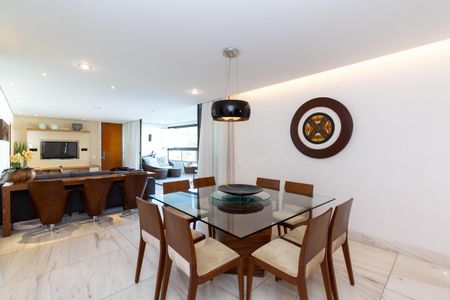 Apartamento à venda com 208m², 4 quartos e 4 vagas Apartamento à venda com 208m², 4 quartos e 4 vagasSala