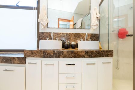 Apartamento à venda com 208m², 4 quartos e 4 vagas Apartamento à venda com 208m², 4 quartos e 4 vagasBanheiro Social 1