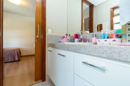Apartamento à venda com 208m², 4 quartos e 4 vagas Apartamento à venda com 208m², 4 quartos e 4 vagasBanheiro Social 2