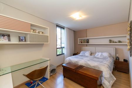 Apartamento à venda com 208m², 4 quartos e 4 vagas Apartamento à venda com 208m², 4 quartos e 4 vagasQuarto 1