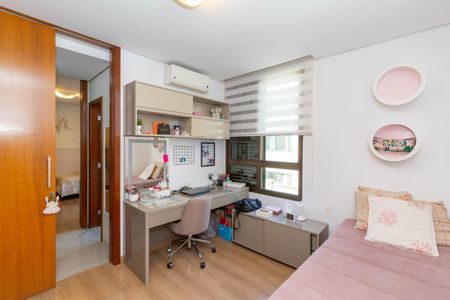 Apartamento à venda com 208m², 4 quartos e 4 vagas Apartamento à venda com 208m², 4 quartos e 4 vagasQuarto 2