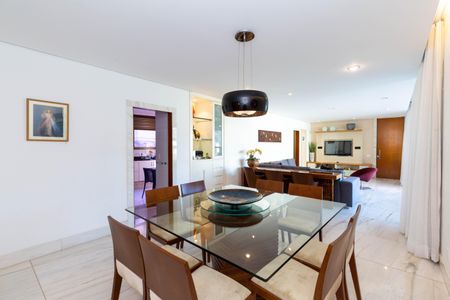 Apartamento à venda com 208m², 4 quartos e 4 vagas Apartamento à venda com 208m², 4 quartos e 4 vagasSala