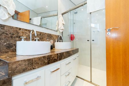 Apartamento à venda com 208m², 4 quartos e 4 vagas Apartamento à venda com 208m², 4 quartos e 4 vagasBanheiro Social 1