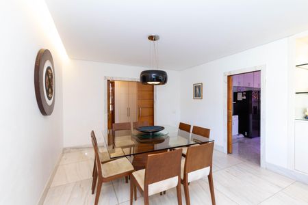 Apartamento à venda com 208m², 4 quartos e 4 vagas Apartamento à venda com 208m², 4 quartos e 4 vagasSala