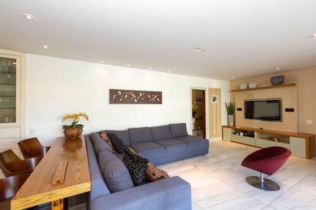 Apartamento à venda com 208m², 4 quartos e 4 vagas Apartamento à venda com 208m², 4 quartos e 4 vagasSala