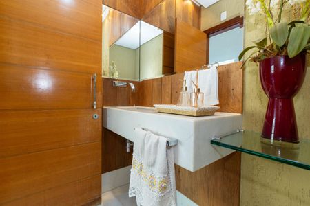 Apartamento à venda com 208m², 4 quartos e 4 vagas Apartamento à venda com 208m², 4 quartos e 4 vagasBanheiro Social 4