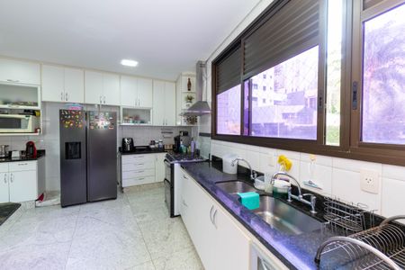 Apartamento à venda com 208m², 4 quartos e 4 vagas Apartamento à venda com 208m², 4 quartos e 4 vagasCozinha