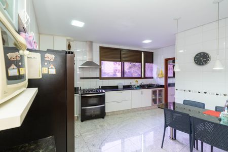 Apartamento à venda com 208m², 4 quartos e 4 vagas Apartamento à venda com 208m², 4 quartos e 4 vagasCozinha
