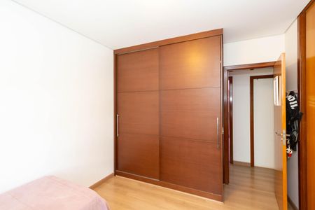 Apartamento à venda com 208m², 4 quartos e 4 vagas Apartamento à venda com 208m², 4 quartos e 4 vagasQuarto 2