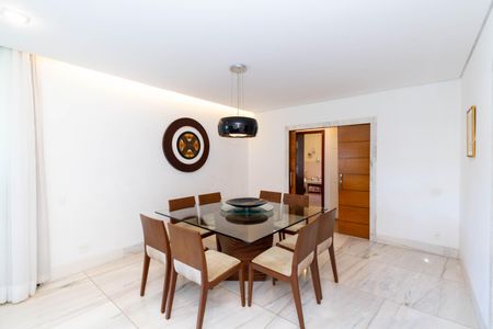 Apartamento à venda com 208m², 4 quartos e 4 vagas Apartamento à venda com 208m², 4 quartos e 4 vagasSala