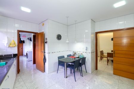 Apartamento à venda com 208m², 4 quartos e 4 vagas Apartamento à venda com 208m², 4 quartos e 4 vagasCozinha