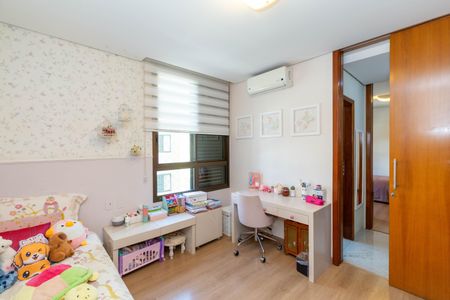 Apartamento à venda com 208m², 4 quartos e 4 vagas Apartamento à venda com 208m², 4 quartos e 4 vagasQuarto 3