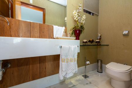 Apartamento à venda com 208m², 4 quartos e 4 vagas Apartamento à venda com 208m², 4 quartos e 4 vagasBanheiro Social 4