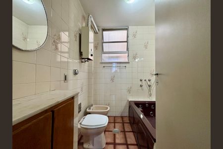 Apartamento à venda com 132m², 3 quartos e 1 vaga Apartamento à venda com 132m², 3 quartos e 1 vagaBanheiro da Suíte