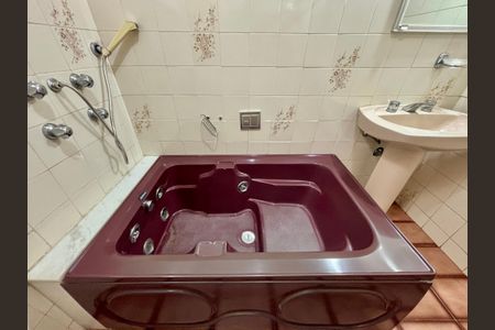 Apartamento à venda com 132m², 3 quartos e 1 vaga Apartamento à venda com 132m², 3 quartos e 1 vagaBanheiro da Suíte