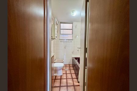 Apartamento à venda com 132m², 3 quartos e 1 vaga Apartamento à venda com 132m², 3 quartos e 1 vagaBanheiro da Suíte