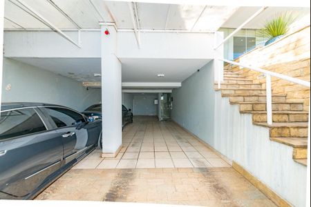Casa à venda com 372m², 4 quartos e 5 vagas Casa à venda com 372m², 4 quartos e 5 vagasGaragem