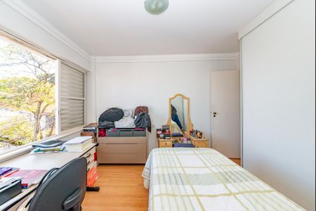 Casa à venda com 372m², 4 quartos e 5 vagas Casa à venda com 372m², 4 quartos e 5 vagasQuarto 4