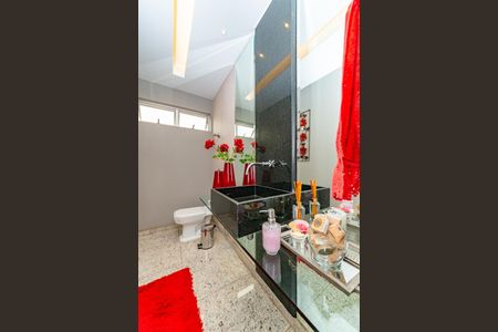 Casa à venda com 372m², 4 quartos e 5 vagas Casa à venda com 372m², 4 quartos e 5 vagasLavabo