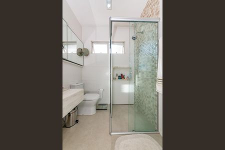 Casa à venda com 372m², 4 quartos e 5 vagas Casa à venda com 372m², 4 quartos e 5 vagasBanheiro da Suíte 2