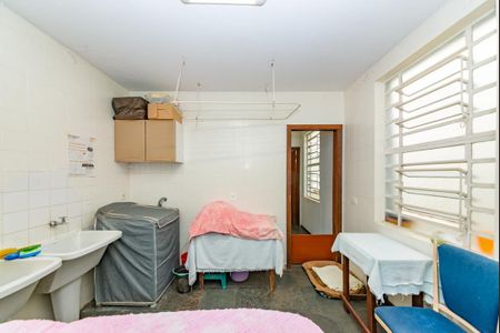 Casa à venda com 372m², 4 quartos e 5 vagas Casa à venda com 372m², 4 quartos e 5 vagasÁrea de Serviço