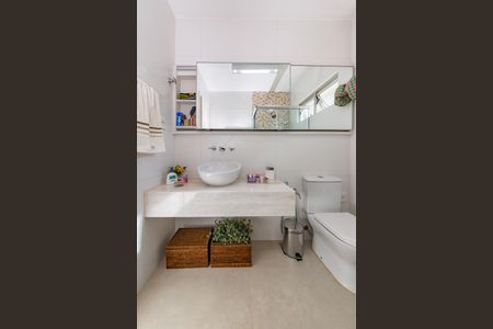 Casa à venda com 372m², 4 quartos e 5 vagas Casa à venda com 372m², 4 quartos e 5 vagasBanheiro da Suíte 2