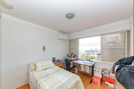 Casa à venda com 372m², 4 quartos e 5 vagas Casa à venda com 372m², 4 quartos e 5 vagasQuarto 4