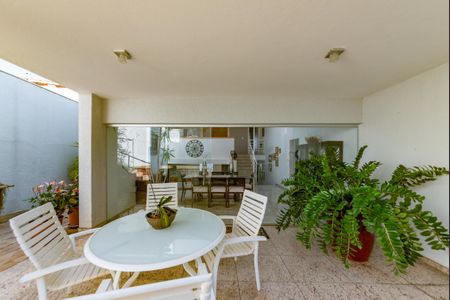 Casa à venda com 372m², 4 quartos e 5 vagas Casa à venda com 372m², 4 quartos e 5 vagasÁrea Gourmet