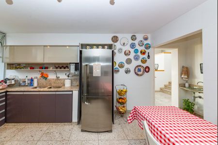 Casa à venda com 372m², 4 quartos e 5 vagas Casa à venda com 372m², 4 quartos e 5 vagasCozinha