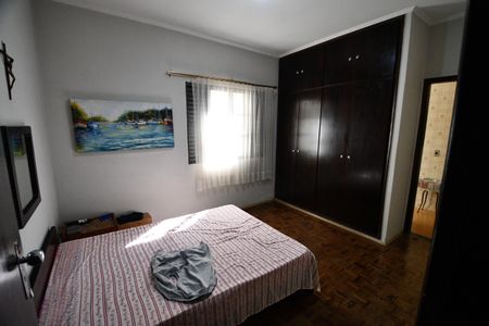 Casa à venda com 240m², 3 quartos e 2 vagasSuíte