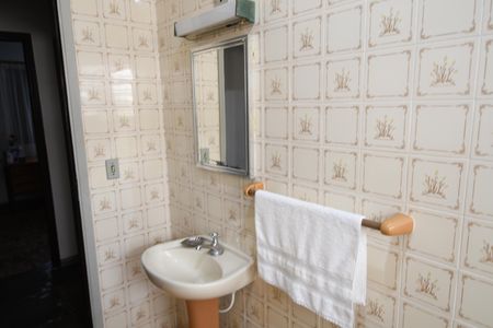 Casa à venda com 240m², 3 quartos e 2 vagasBanheiro 2