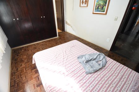 Casa à venda com 240m², 3 quartos e 2 vagasSuíte