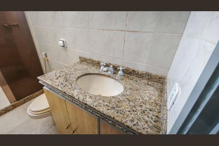 Apartamento à venda com 61m², 2 quartos e 2 vagas Apartamento à venda com 61m², 2 quartos e 2 vagasBanheiro Corredor